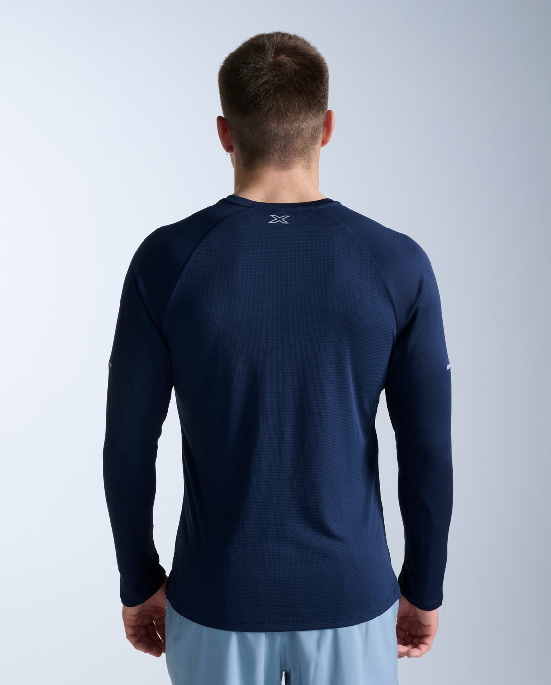 2xu-aero-long-sleeve-maglia-running-manica-lunga-blu-navy image 6
