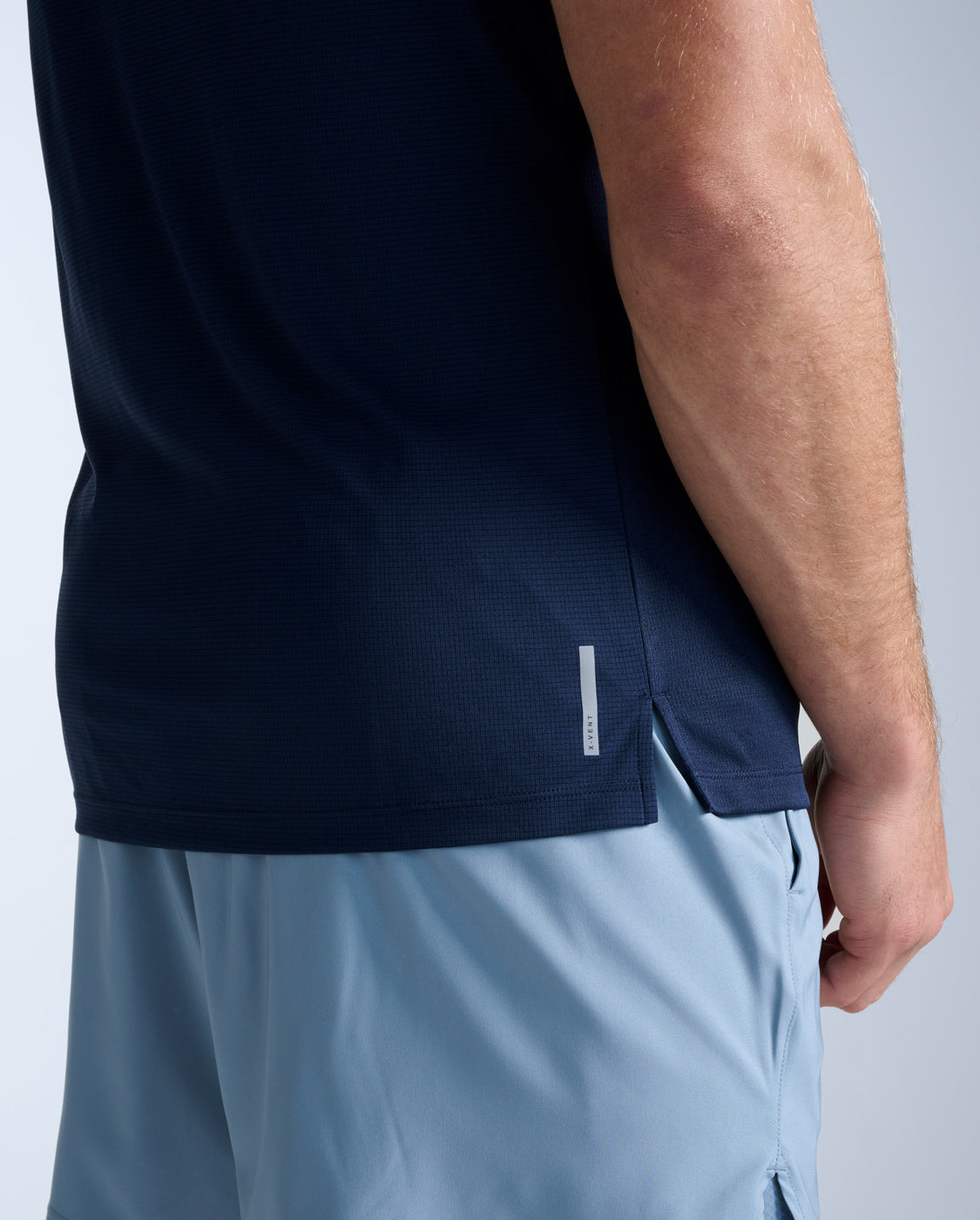 2xu-aero-tank-canotta-running-uomo-slim-fit-blu-navy image 5