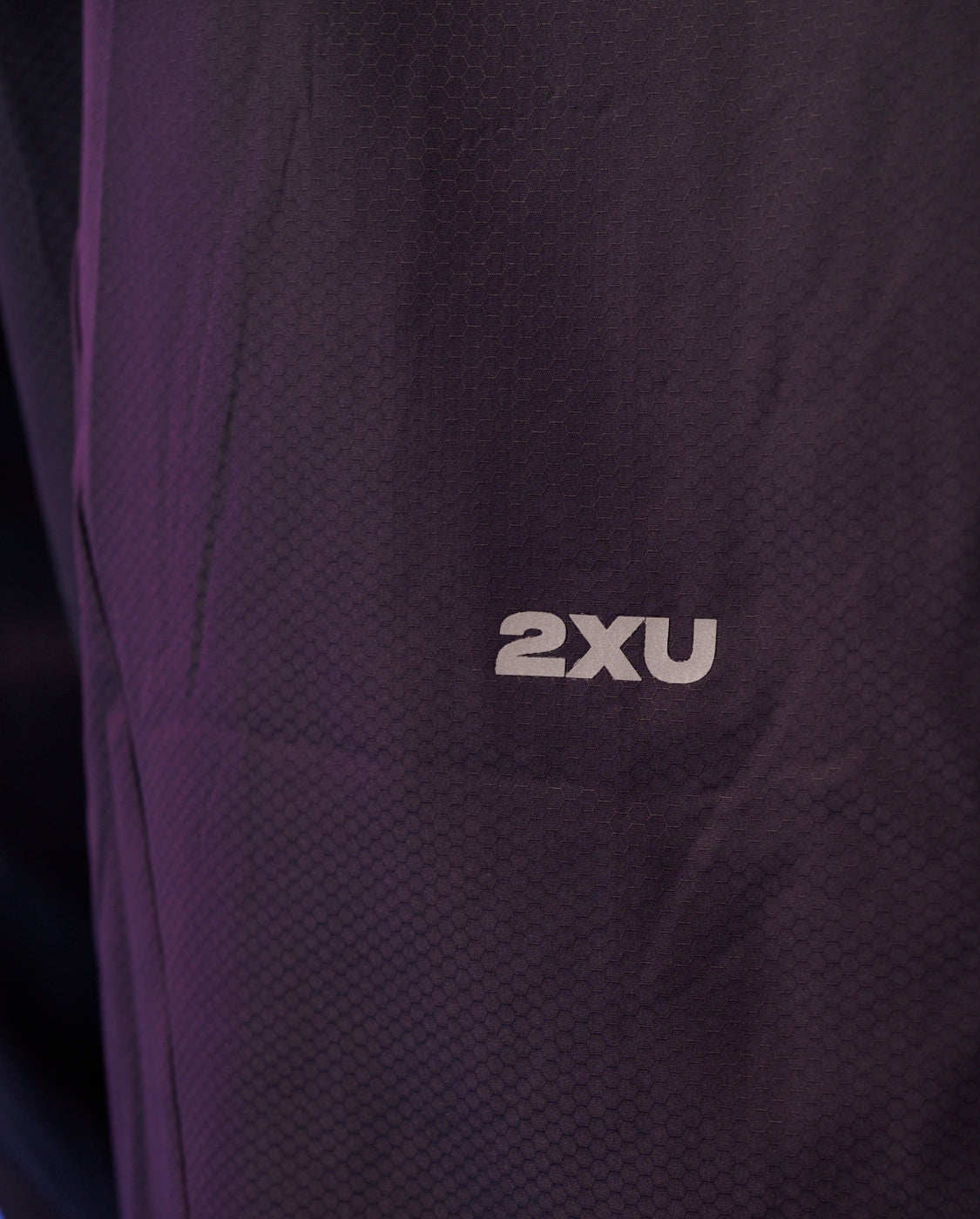 2xu-aero-hex-windbreaker-viola-scuro image 4