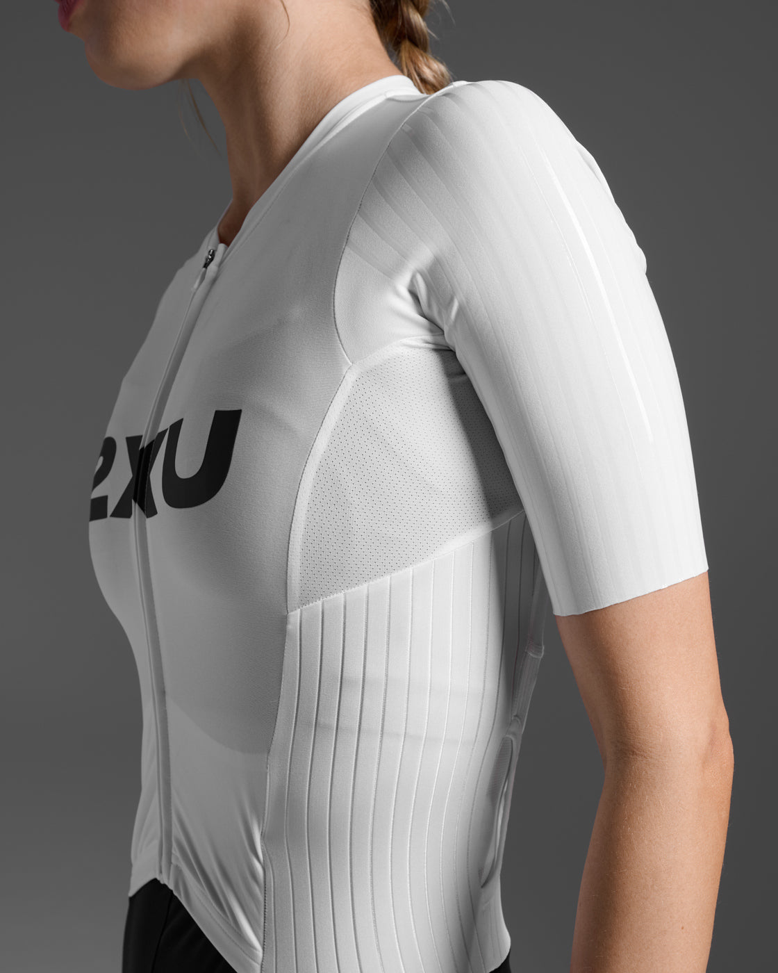 2xu-light-speed-react-sleeved-trisuit-nero-bianco image 7