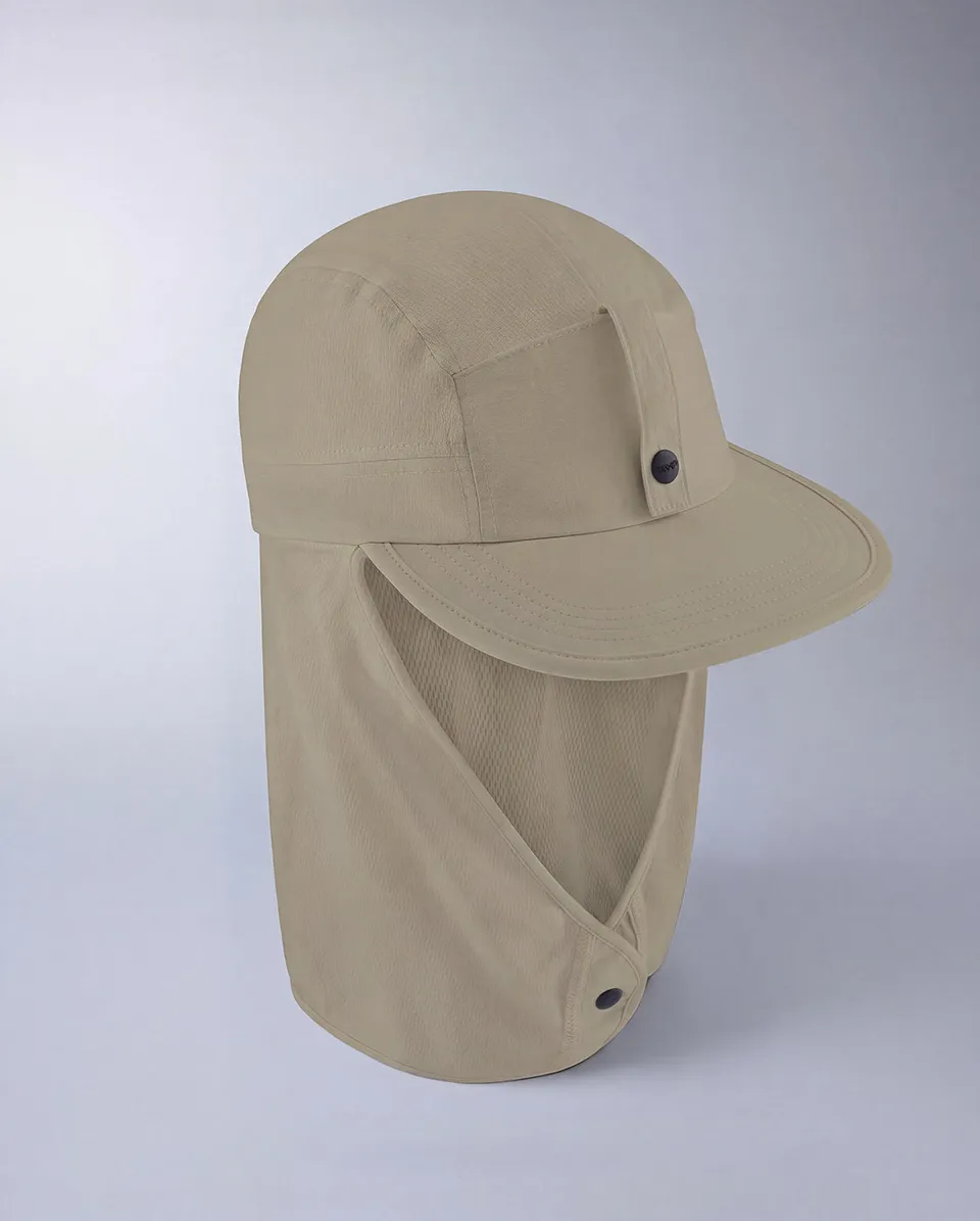 2xu-trail-legionnaire-cap-beige image 1