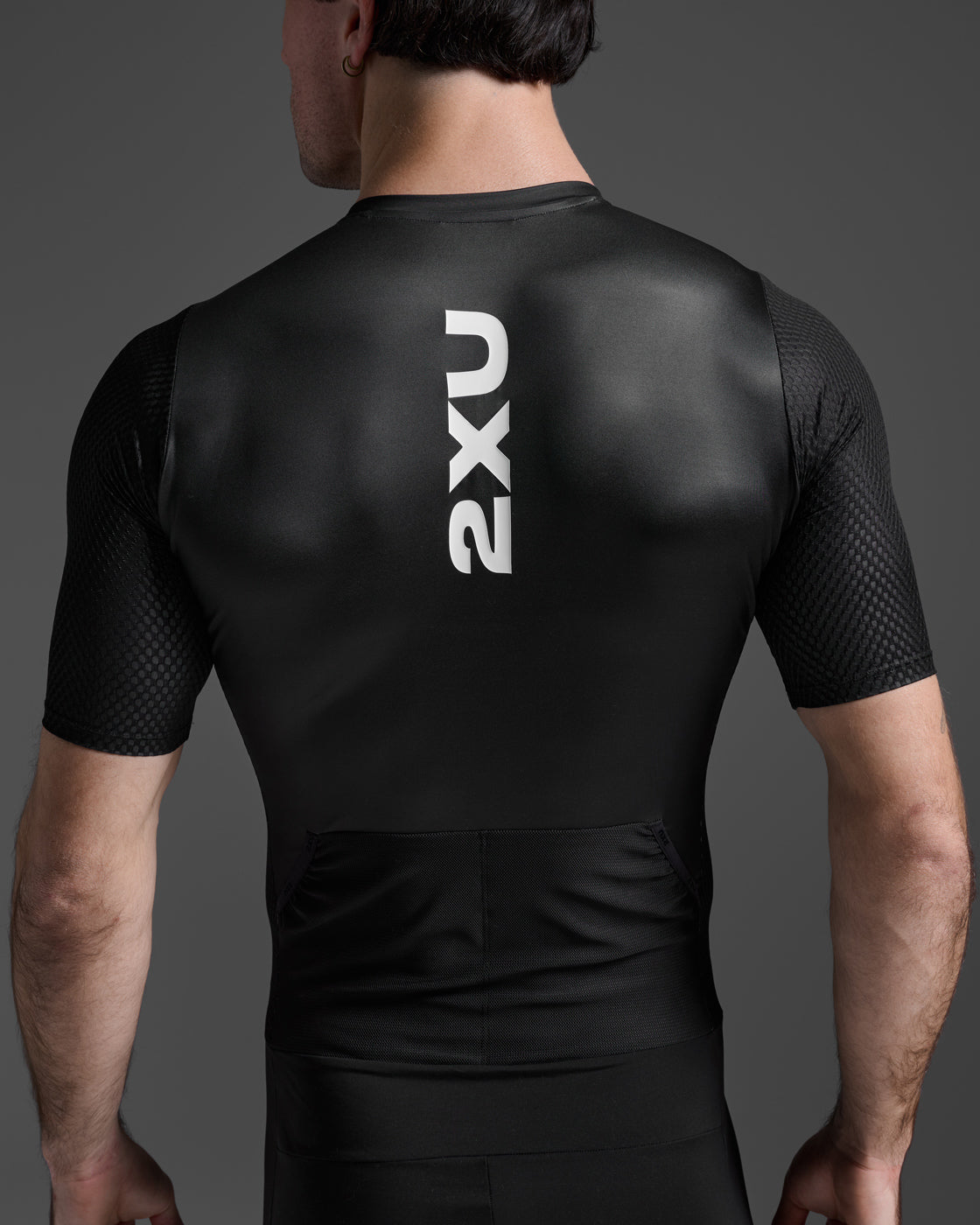 2xu-aero-hex-sleeved-trisuit-tuta-triathlon-uomo-donna-nera image 7