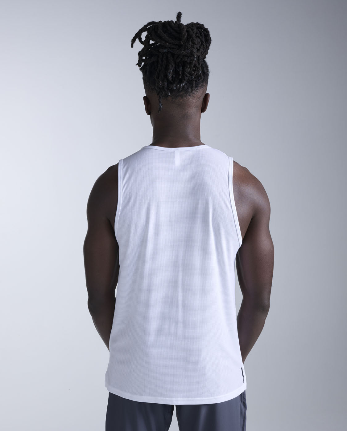 2xu-aero-tank-canotta-running-uomo-grigio-azzurro image 3