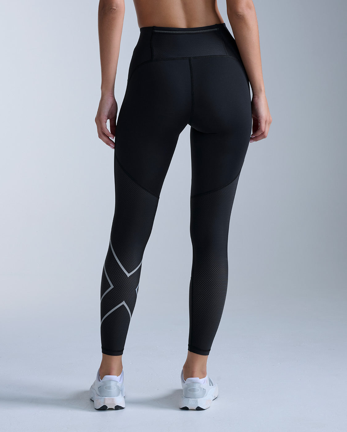 2xu-aero-mesh-hi-rise-compression-tights-nero image 2