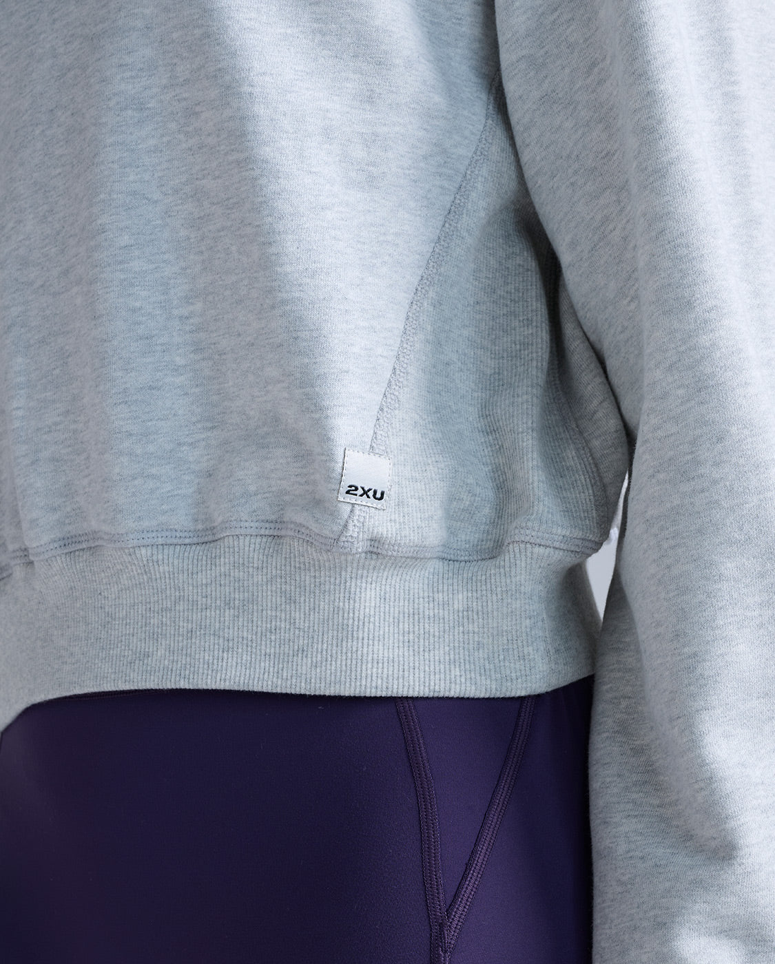 2xu-ez-organic-cotton-ribbed-crew-felpa-donna-cotone-bio-grigia image 4