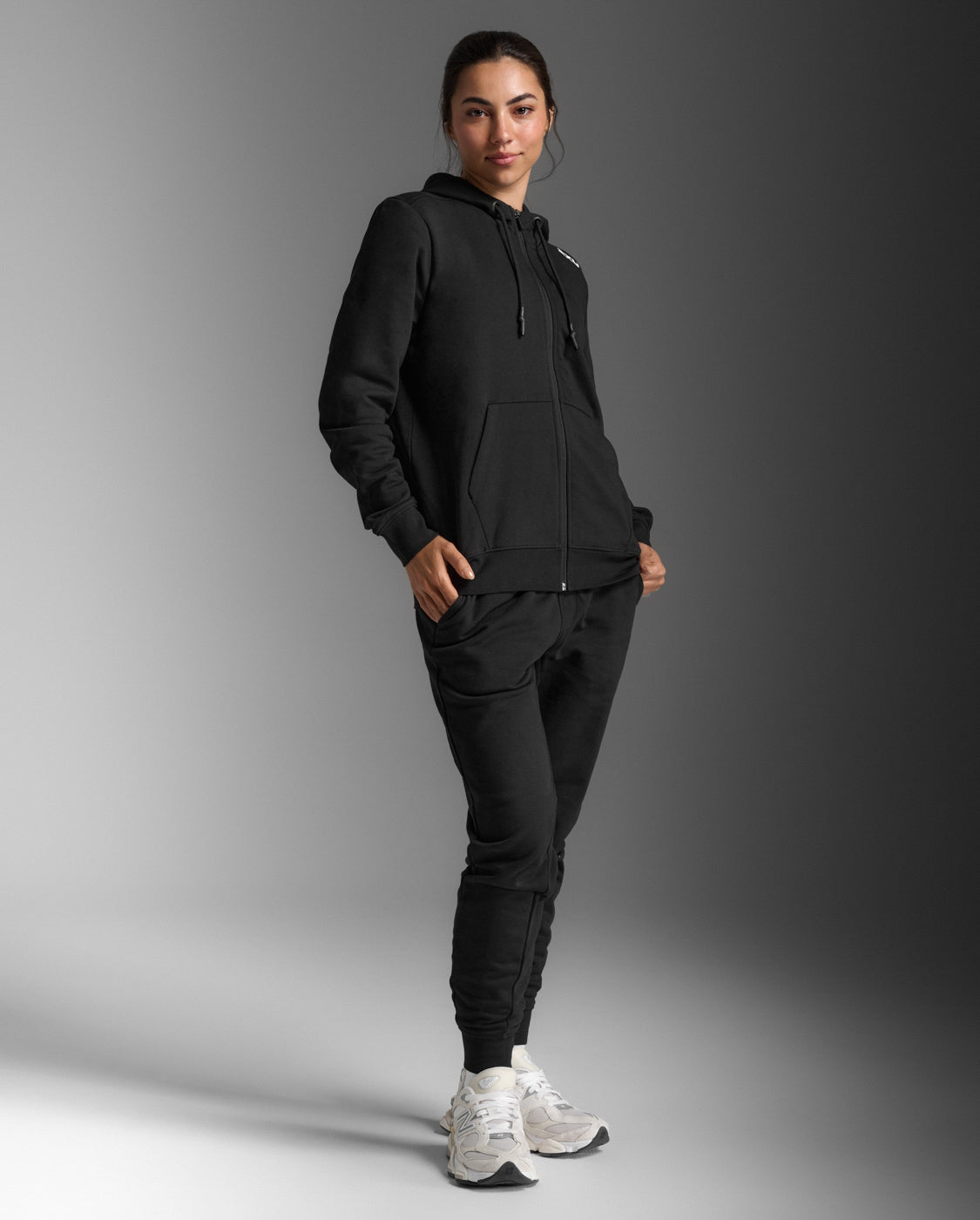2xu-aspire-full-zip-hoodie-felpa-donna-nero image 3