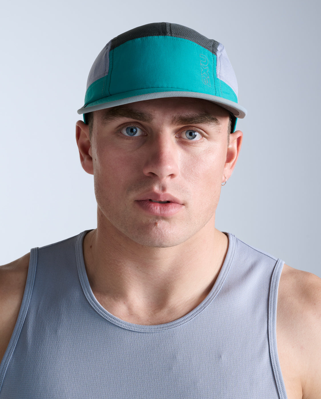 2xu-light-speed-cap-unisex-azzurro-grigio image 1