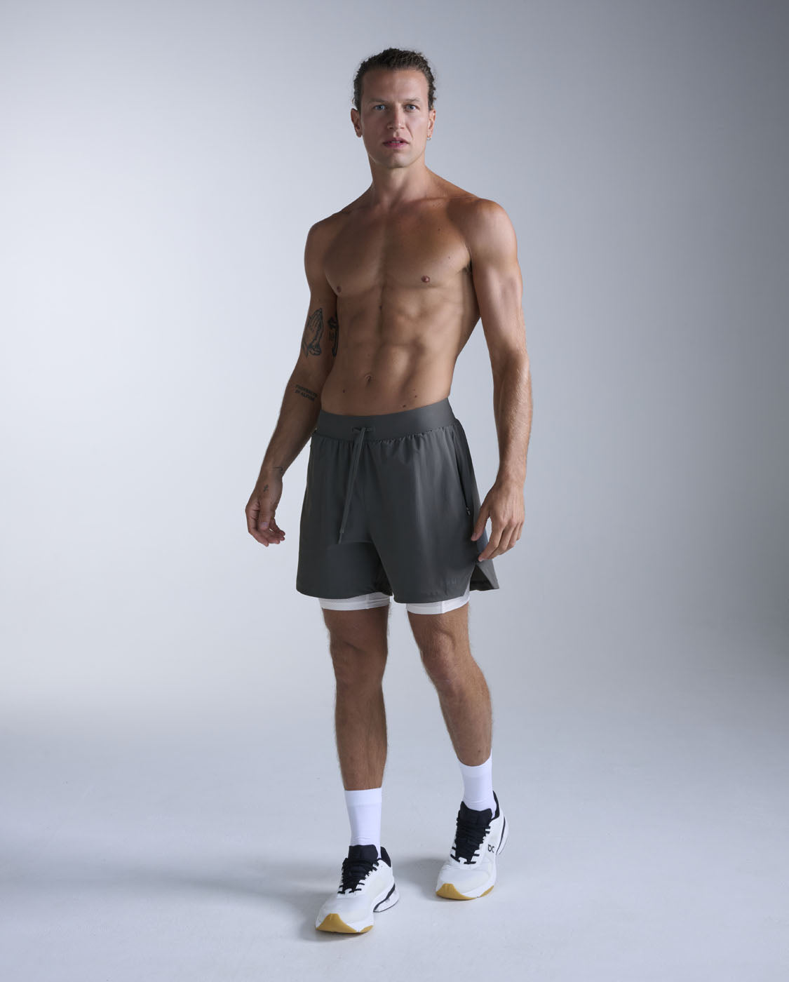 2xu-flex-shorts-2-in-1-5-pollici-training-con-compressione-grigio-scuro image 6