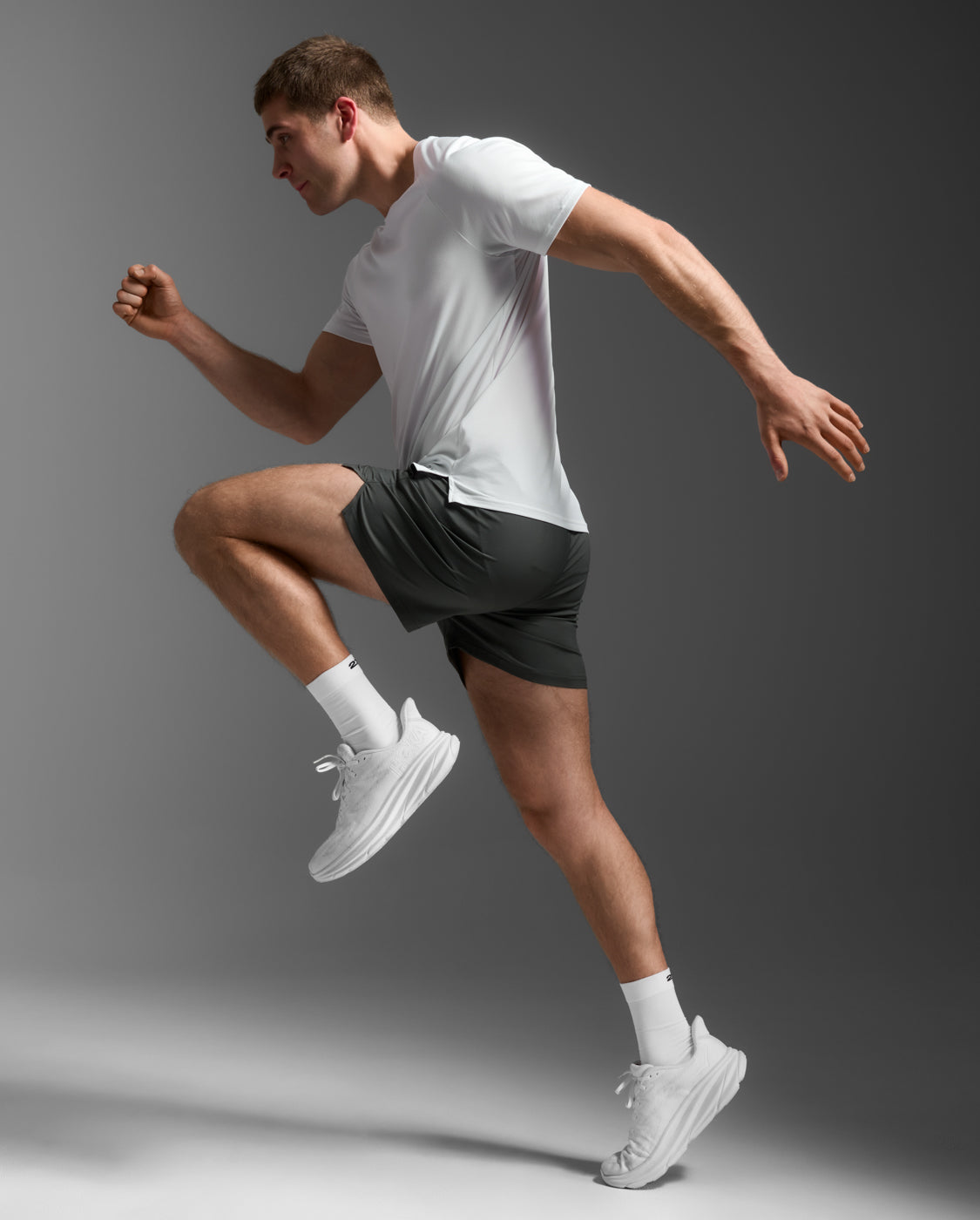 2xu-aero-5-inch-shorts-unlined-uomo-grigio-pantaloncini-running image 5