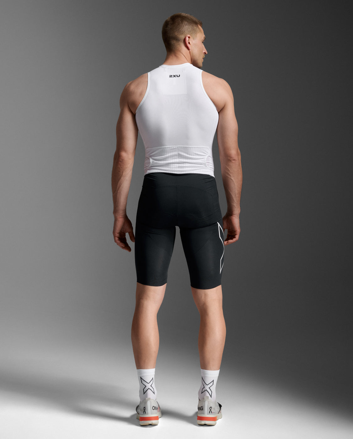2xu-light-speed-react-trisuit-uomo-a-maniche-corte image 3