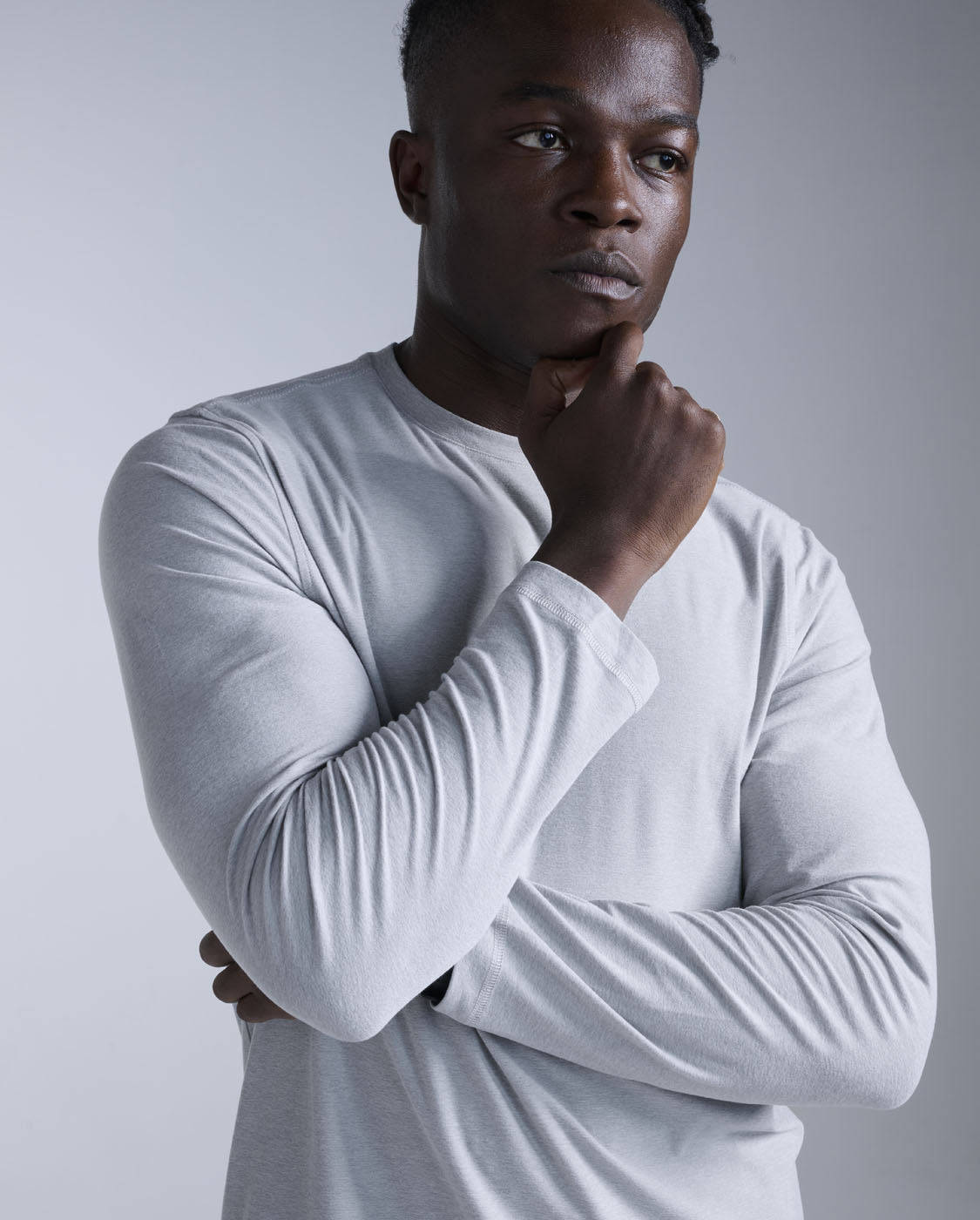 2xu-signature-maglia-manica-lunga-uomo-grigio-regular-fit image 4