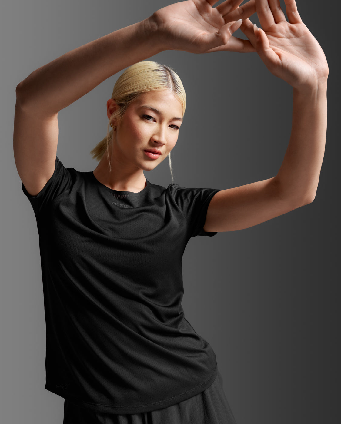 2xu-light-speed-tech-tee-t-shirt-running-nera image 5