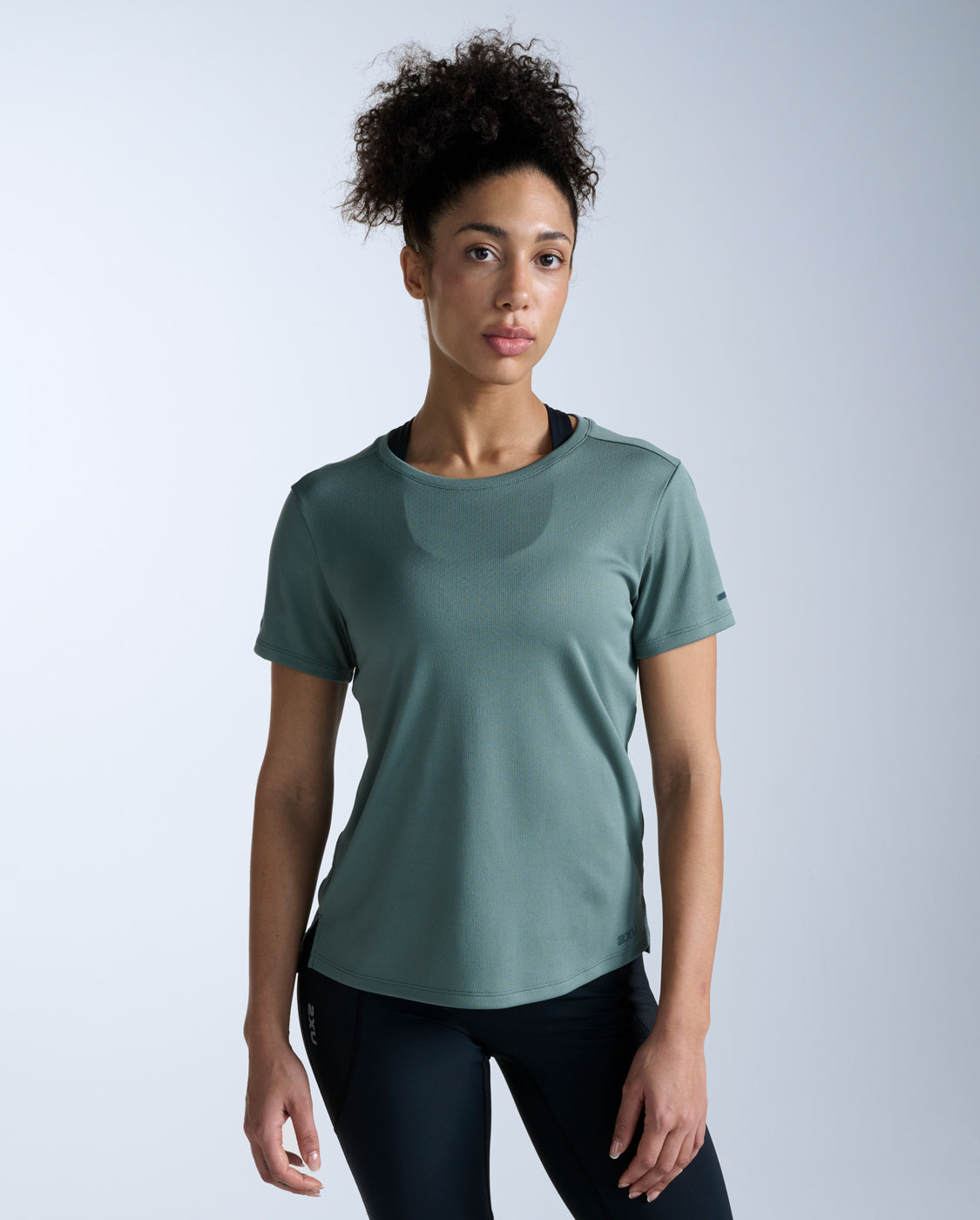 2xu-aero-tee-donna-t-shirt-running-verde-salvia-slim image 1
