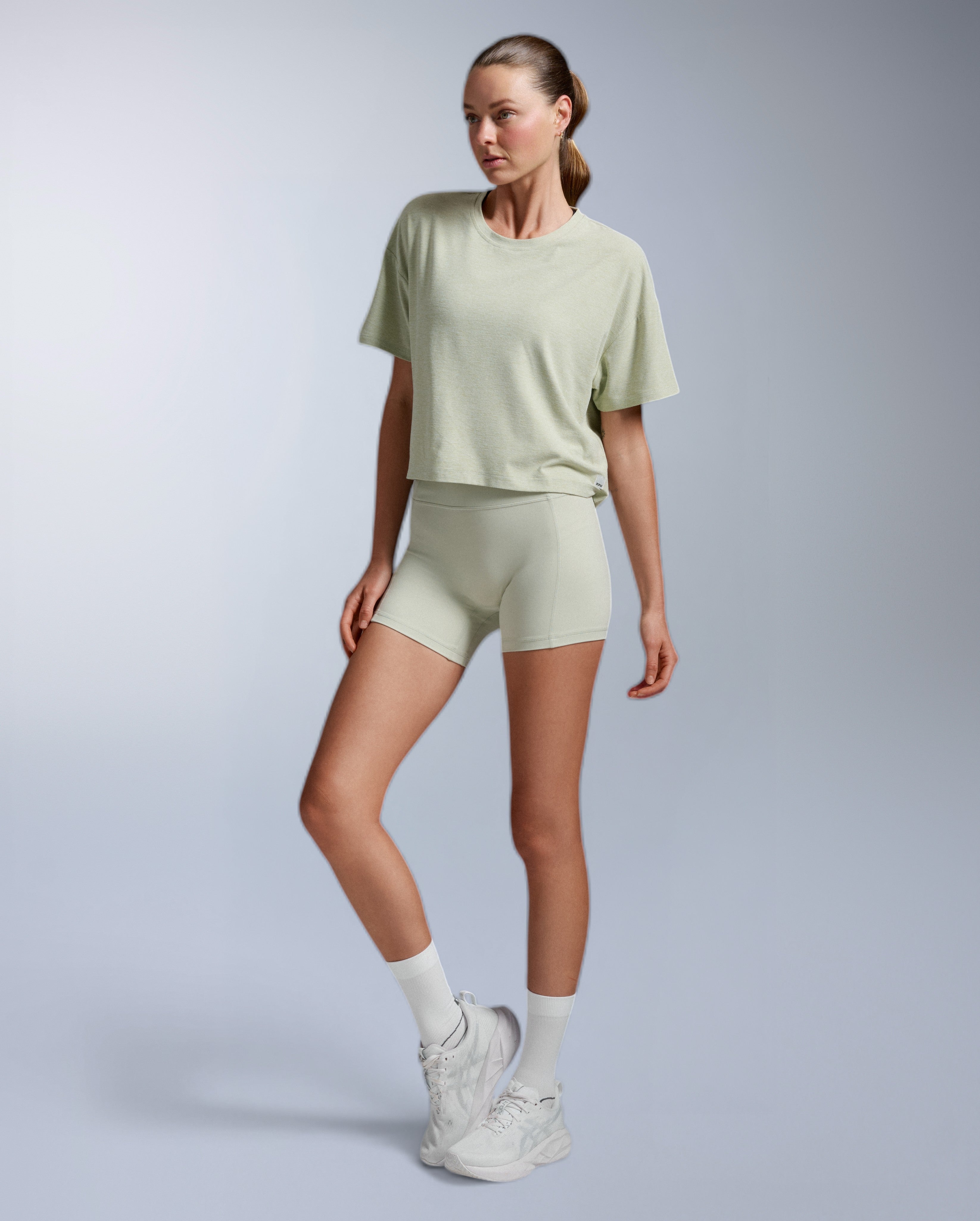 2xu-form-soft-jersey-relaxed-tee-donna-verde-salvia image 5