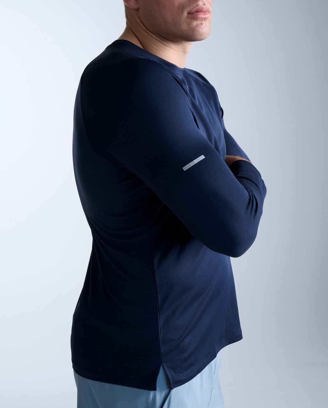 2xu-aero-long-sleeve-maglia-running-manica-lunga-blu-navy image 3