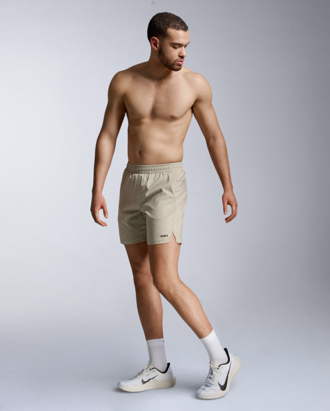 2xu-aero-7-inch-shorts-da-running-uomo-beige image 7