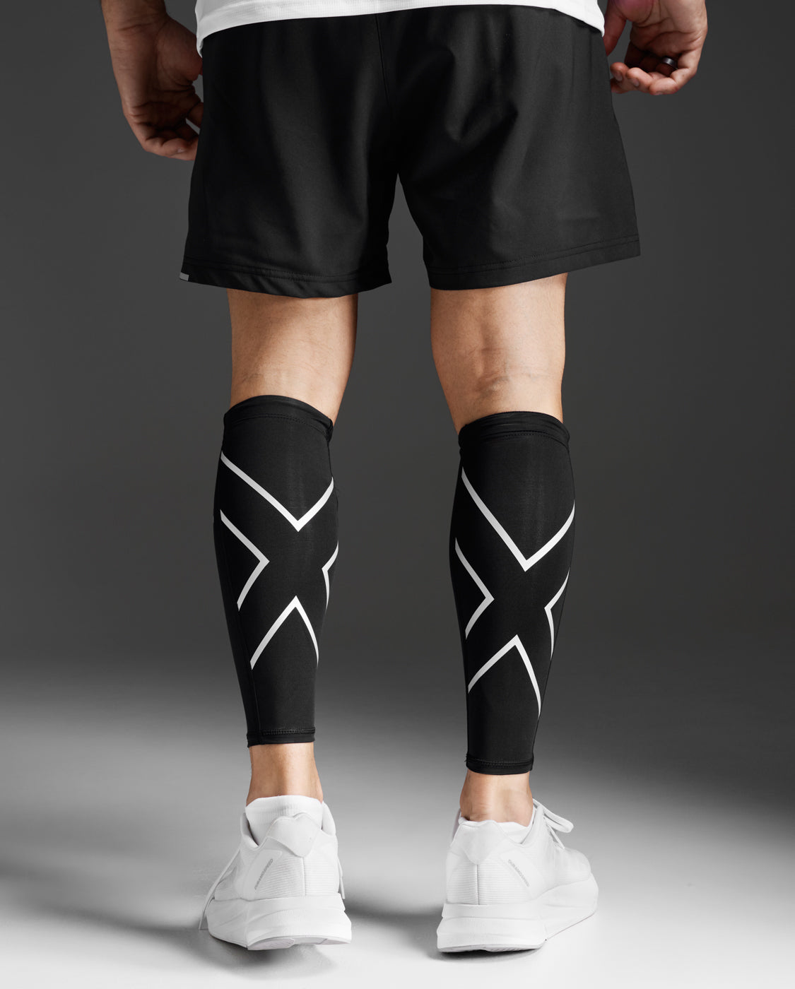 2xu-compression-calf-guards-gambali-compressivi-paio-neri image 1
