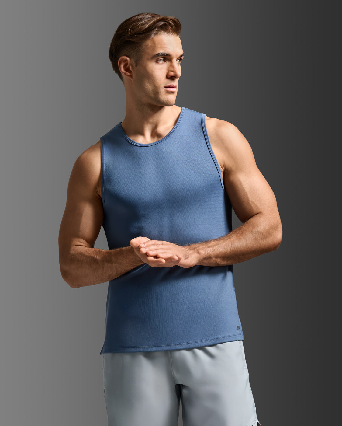 2xu-aero-tank-canotta-running-uomo-slim-fit-blu image 1