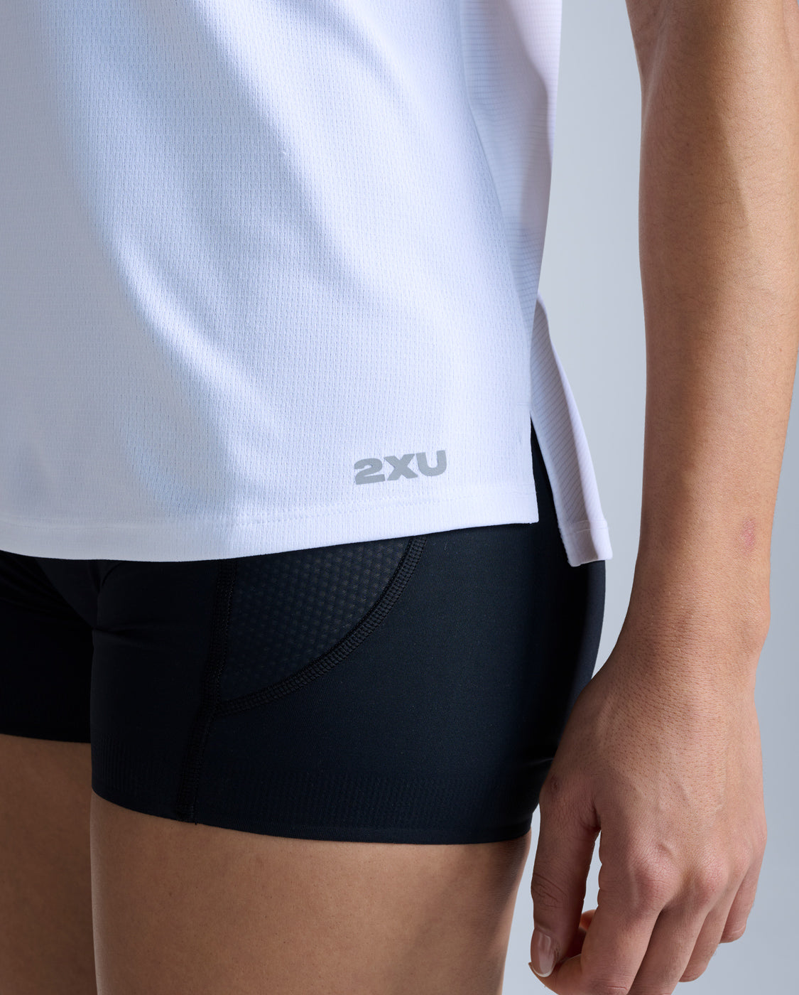 2xu-aero-tee-mesh-best-seller image 4