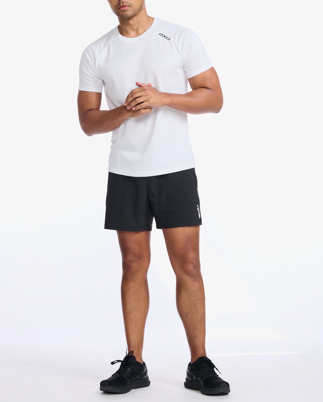 2xu-aspire-tee-uomo-t-shirt-training-bianca-traspirante image 4