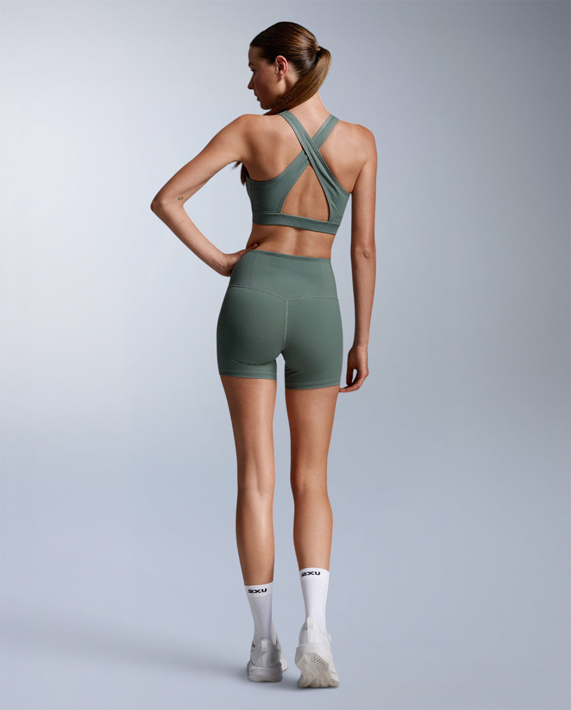 2xu-feather-flex-5-inch-shorts-pantaloncini-running image 5