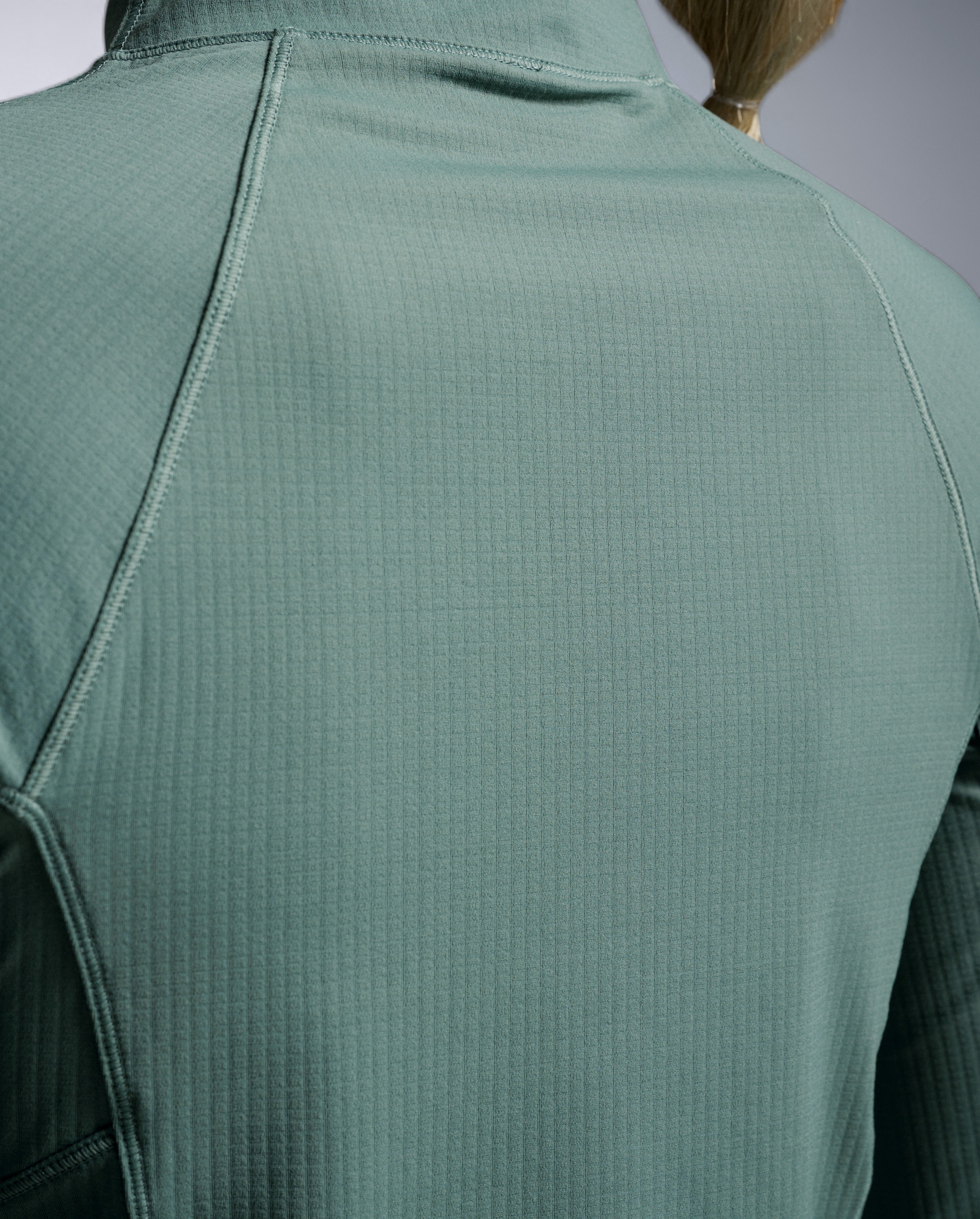 2xu-aero-waffle-1-2-zip-donna-felpa-running-verde-slim image 5