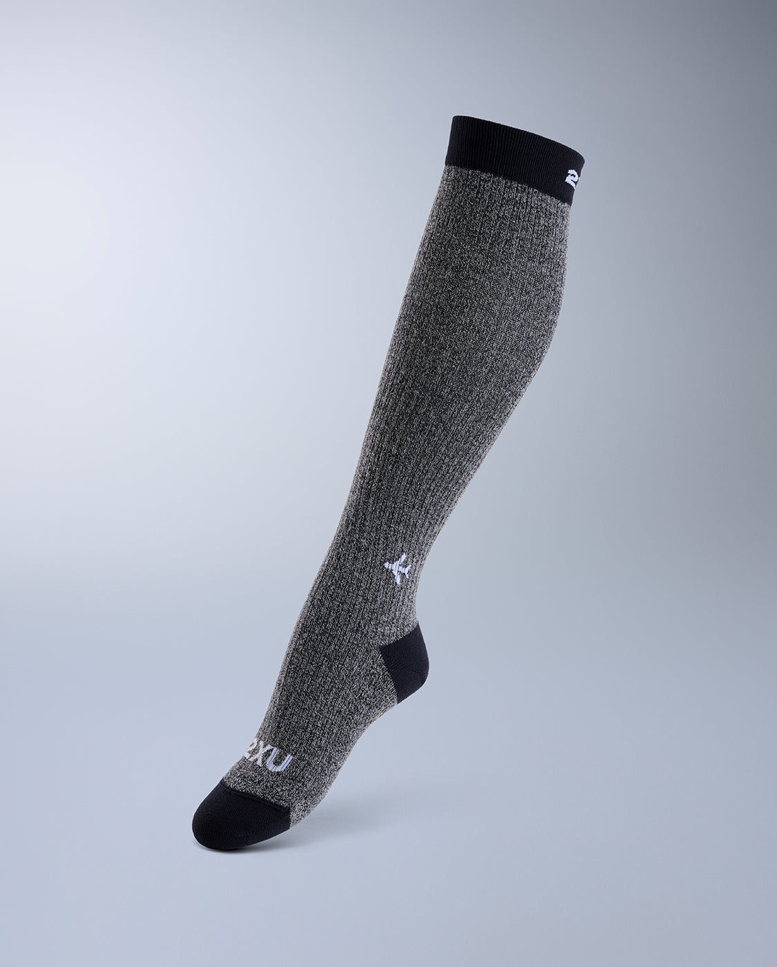 2xu-flight-bamboo-charcoal-compression-socks-grigio-nero-calze-compressione-viag image 3