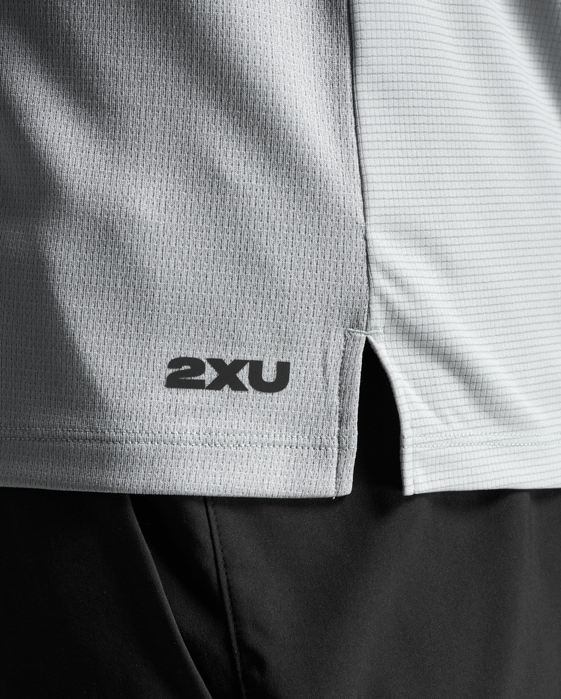 2xu-aero-tank-canotta-running-uomo-slim-grigia image 6