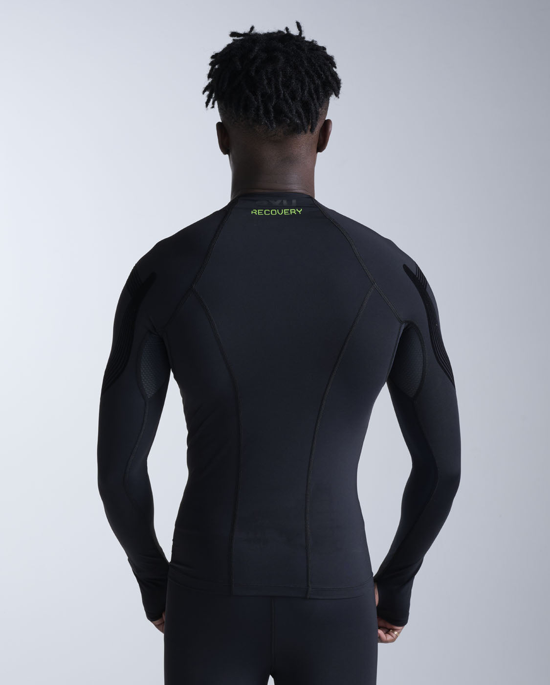 2xu-recovery-compression-top-with-fir-maglia-compressione-extra-forte-nera image 3
