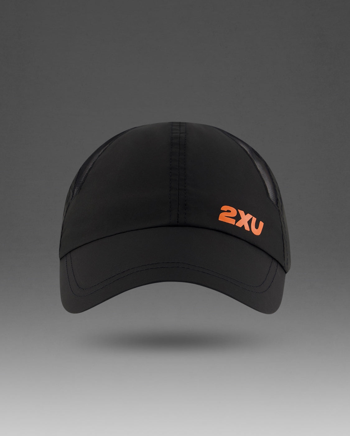 2xu-run-cap-cappellino-running-unisex-arancione-nero image 2