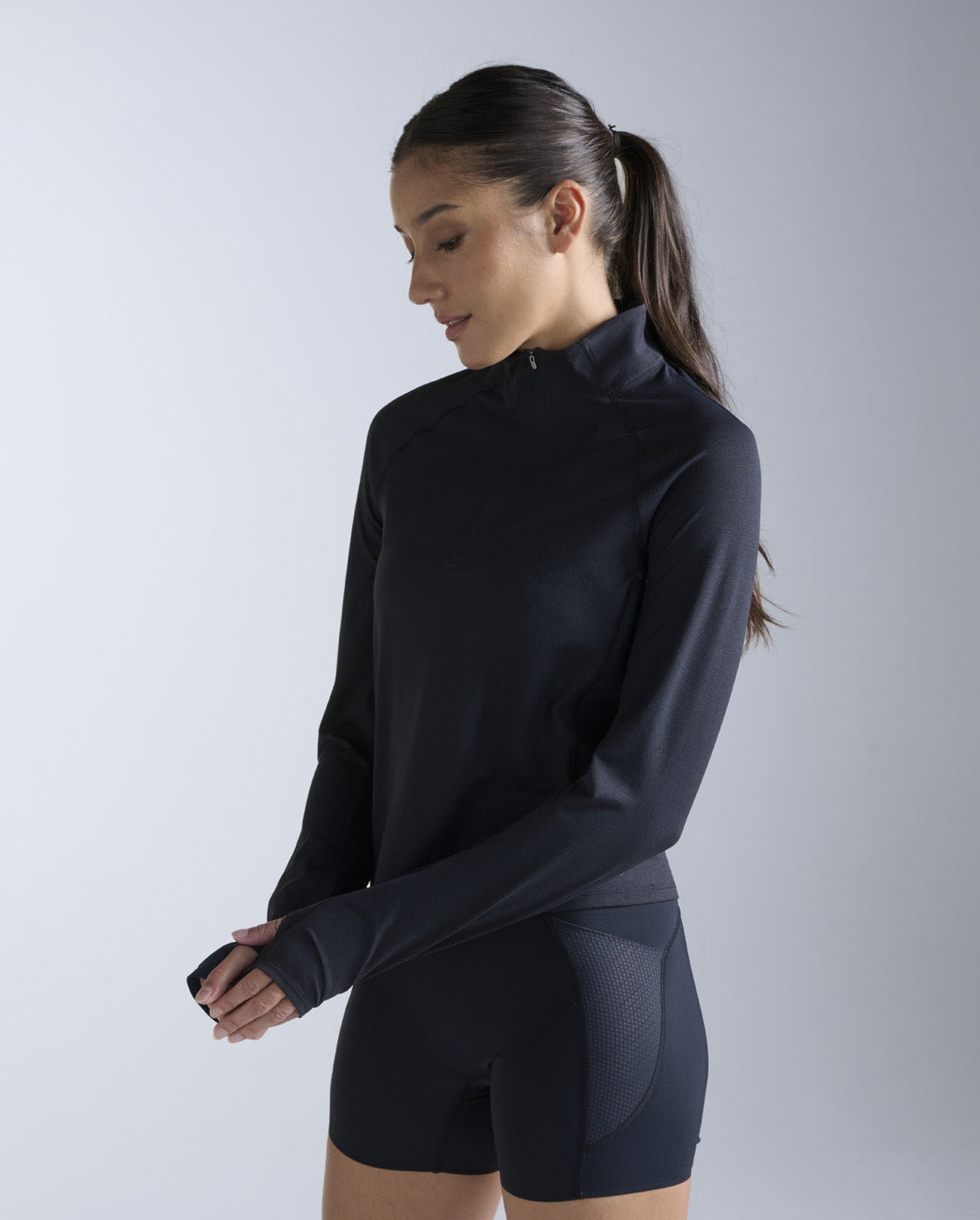 2xu-aero-trail-1-2-zip-donna-nero-mezza-zip-running image 2