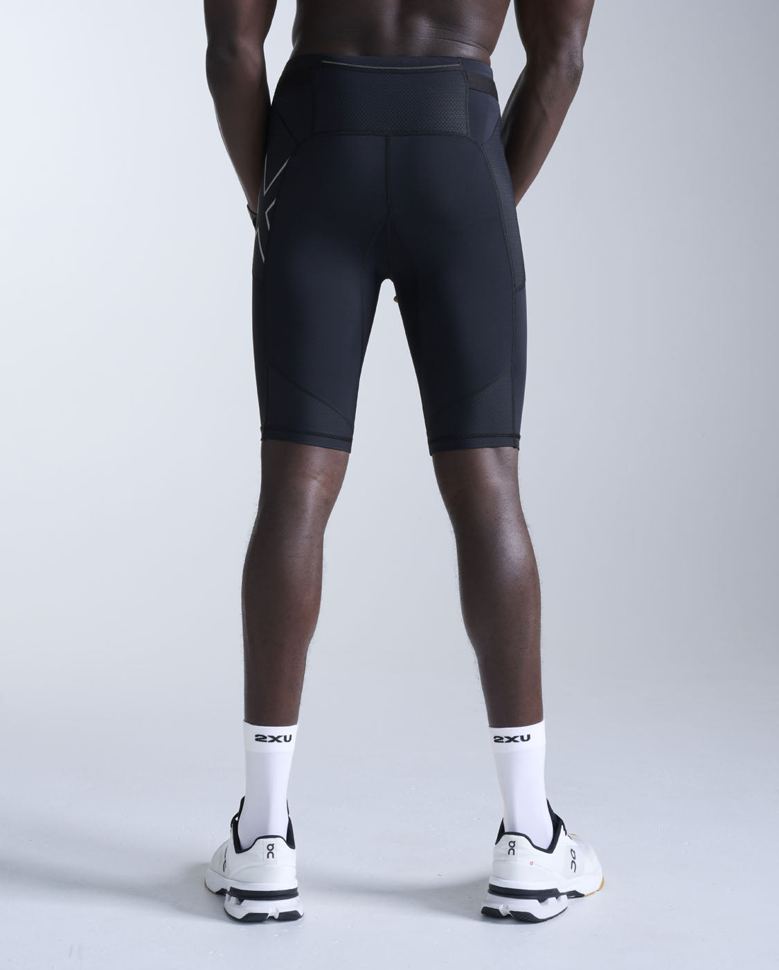 2xu-aero-mesh-compression-shorts-running-nero image 2