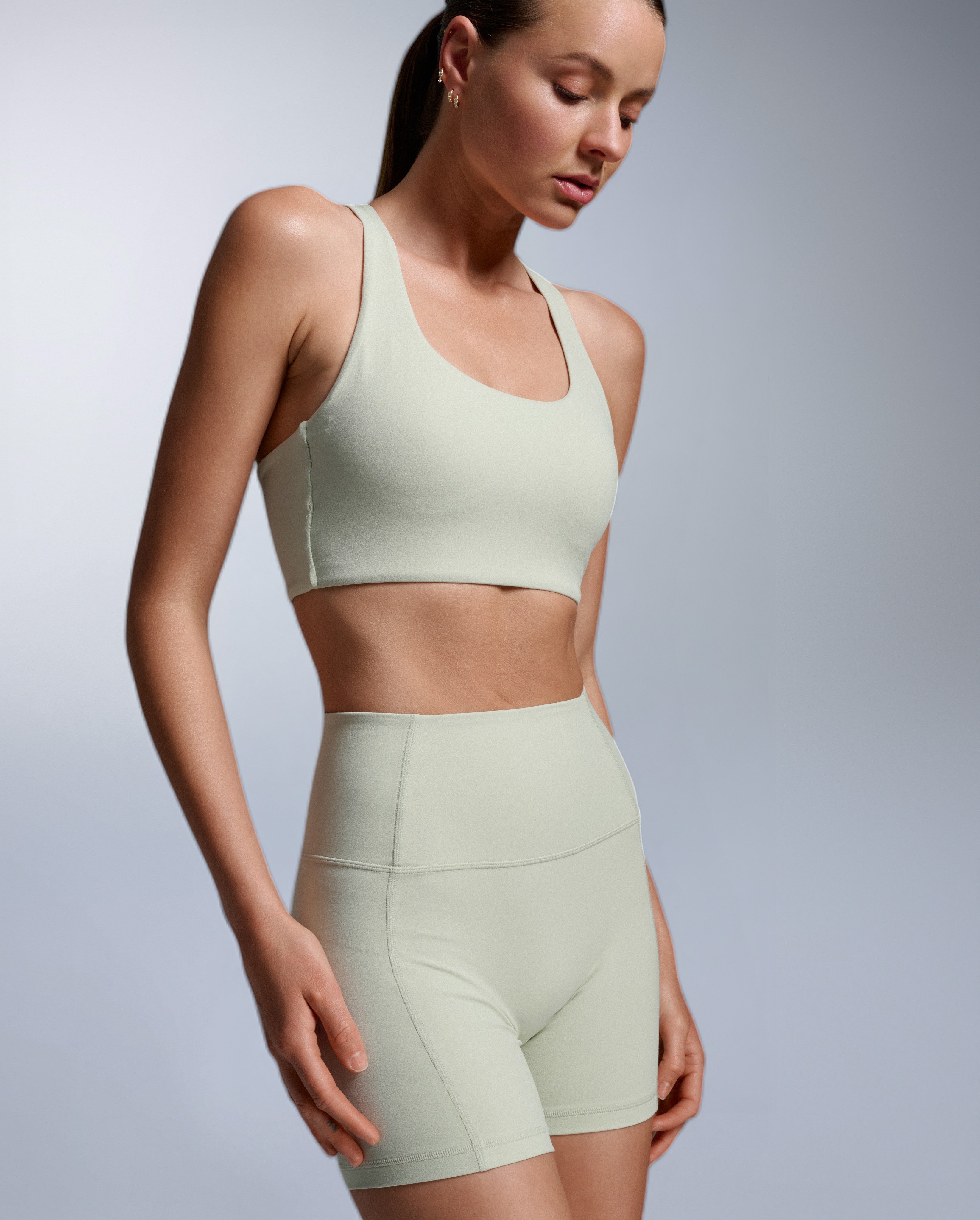 2xu-form-fluid-twist-back-bra-reggiseno-basso-impatto-donna image 3