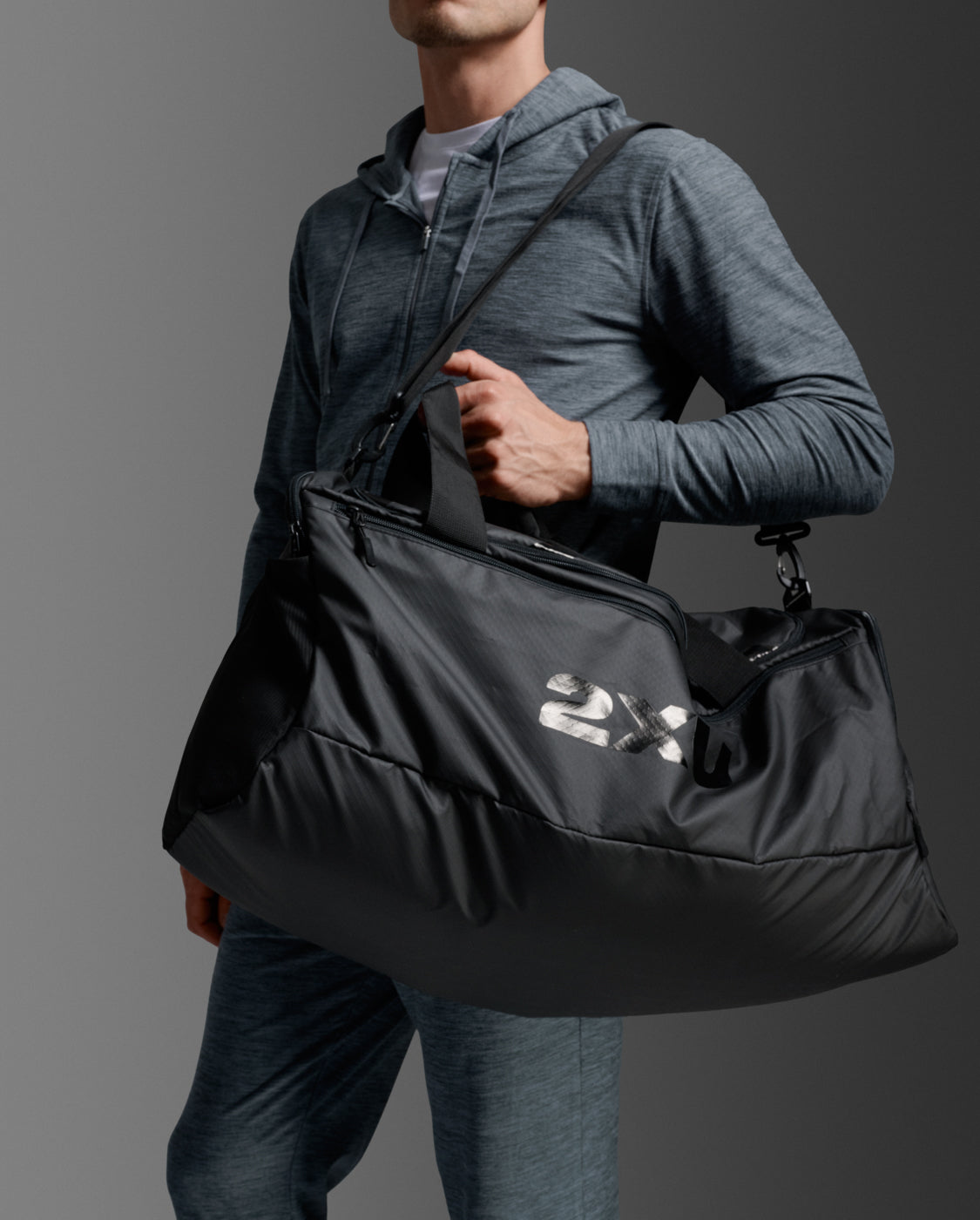2xu-gym-bag-borsone-palestra-60l image 2