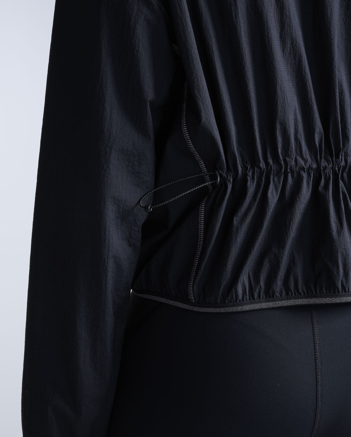 2xu-aero-sheer-bomber-giacca-running-donna-antipioggia-grigio image 2