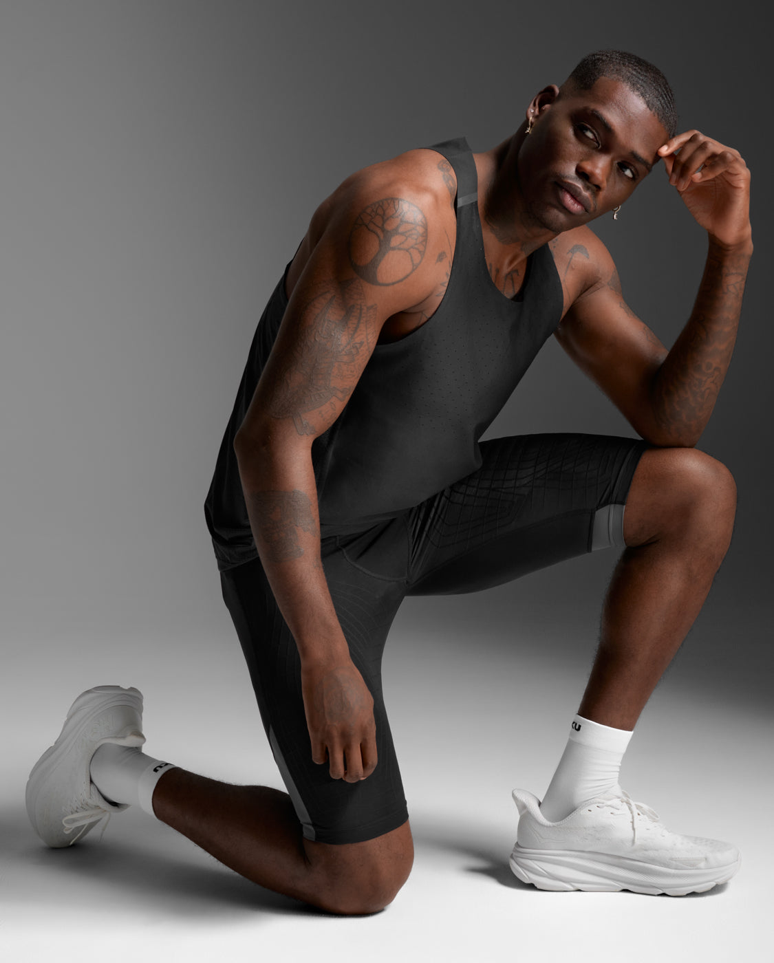 2xu-light-speed-react-singlet-uomo-canotta-running-nera-slim-fit image 8
