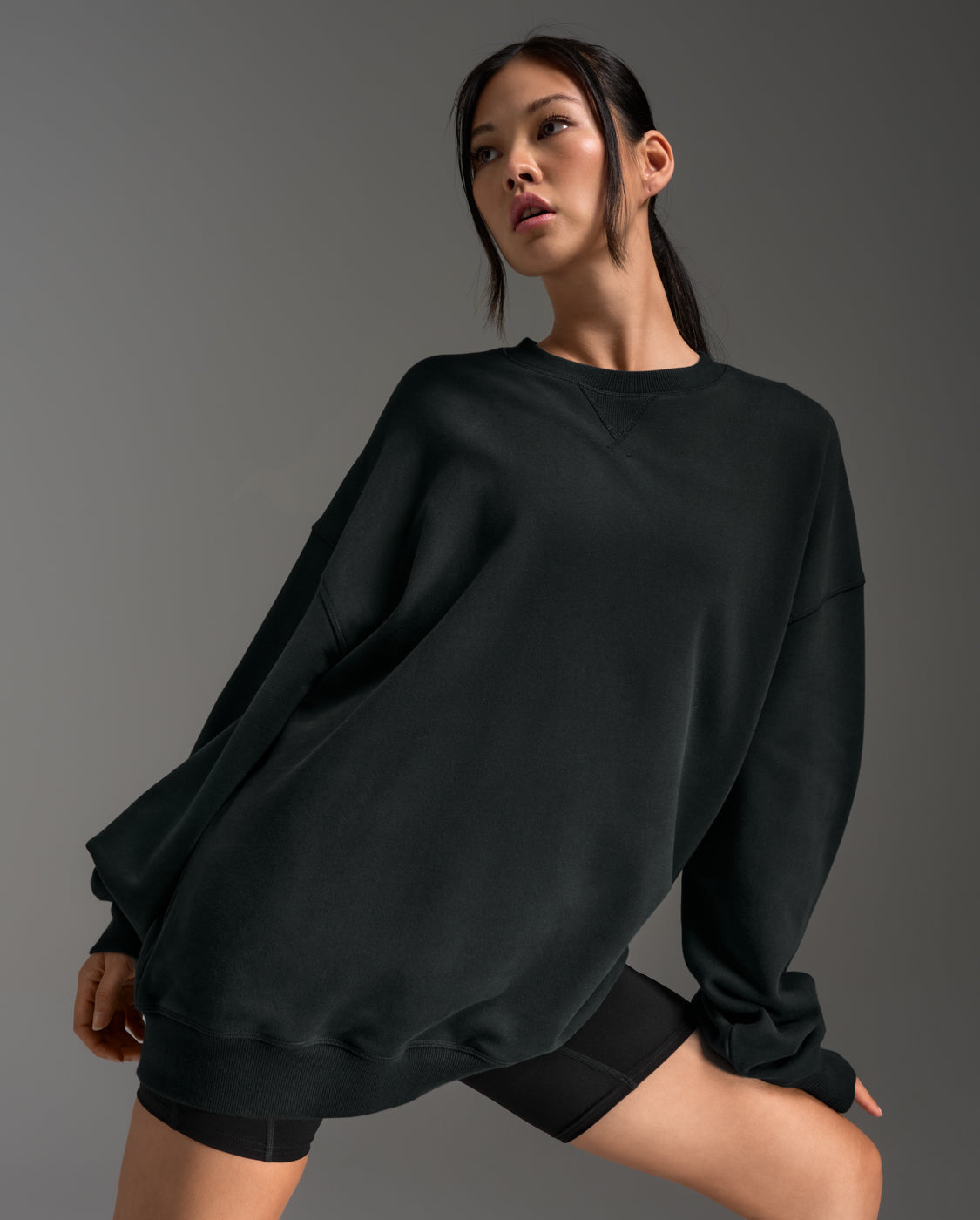 2xu-ez-oversized-organic-cotton-crew-nera-felpa-larga image 5