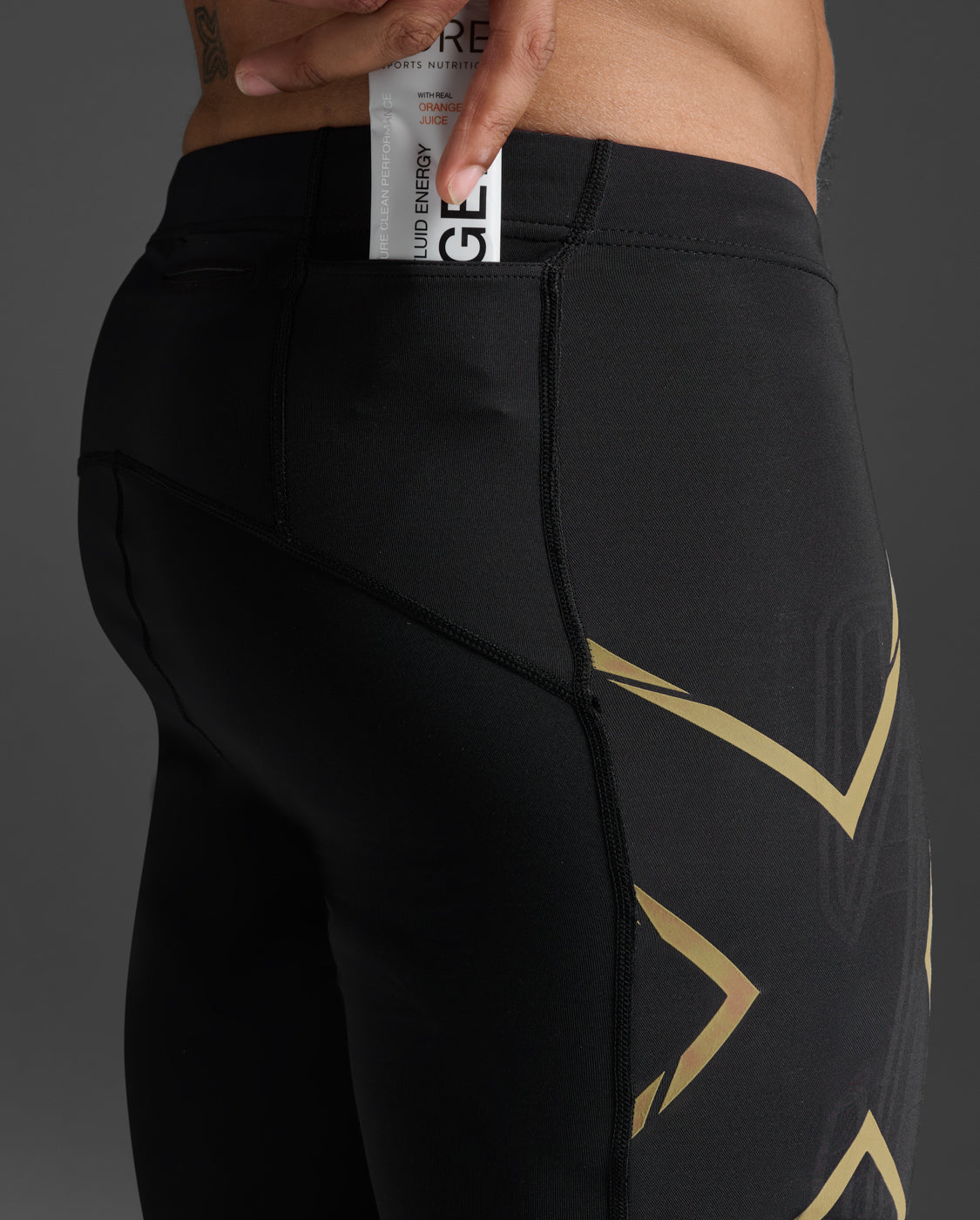 2xu-light-speed-compression-shorts-shorts-running-uomo image 7