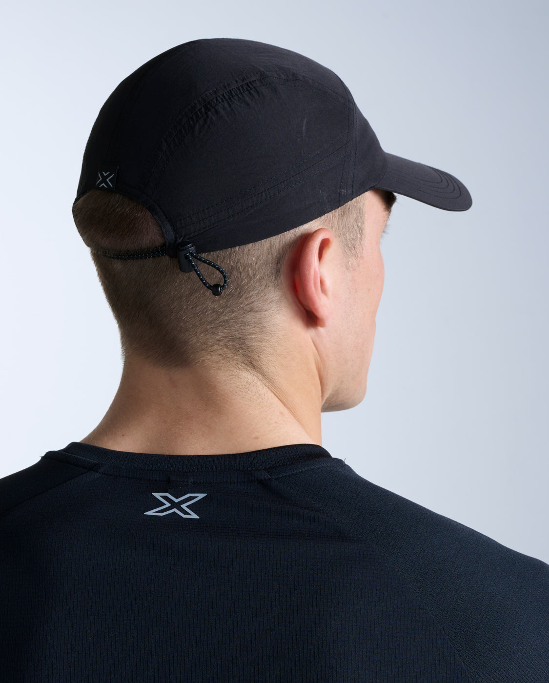 2xu-hybrid-cap-cappellino-running-unisex-2 image 2