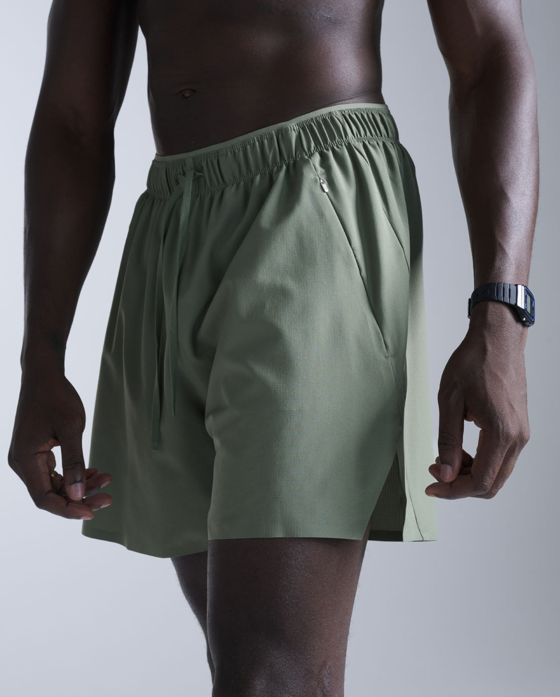 2xu-motion-5-inch-unlined-shorts-da-training-verde image 4