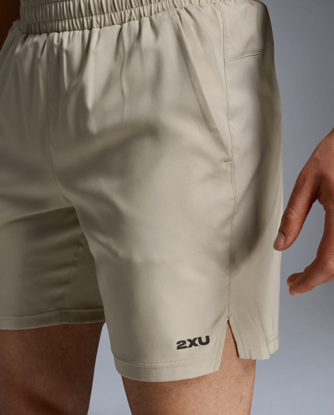 2xu-aero-7-inch-shorts-da-running-uomo-beige image 5