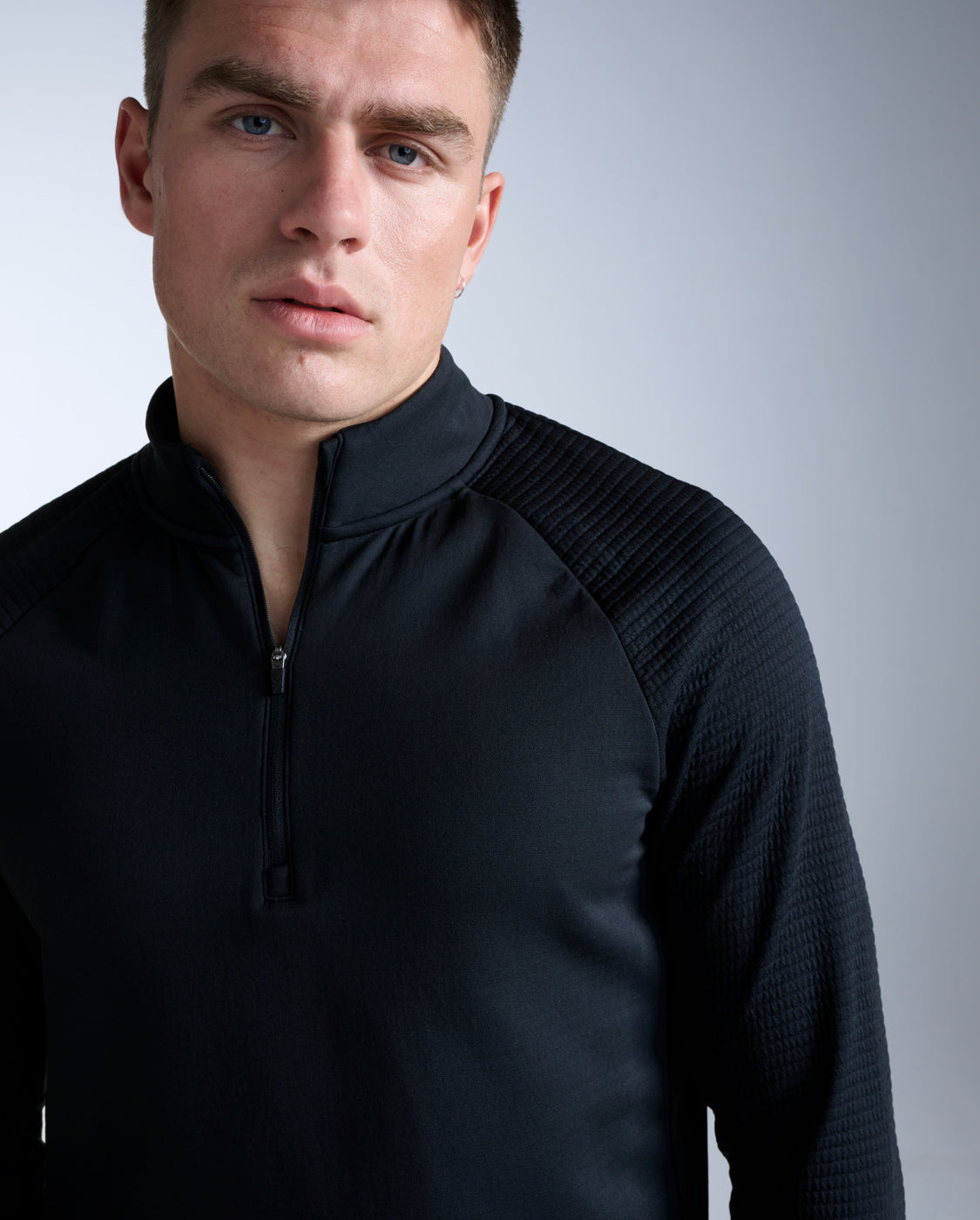 2xu-ignition-haptic-1-4-zip-felpa-running-uomo-nera-slim image 1