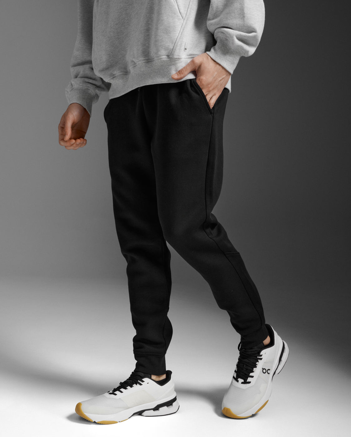 2xu-commute-smooth-spacer-trackpants-pantaloni-tuta-uomo-nero image 2