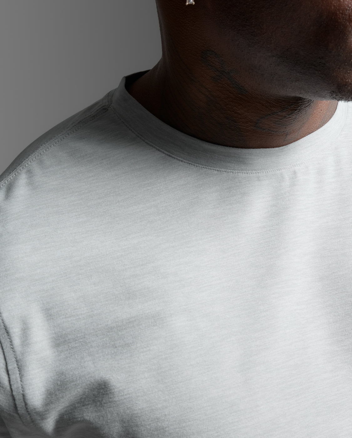 2xu-signature-tee-grigio-t-shirt-training-regular-fit image 7