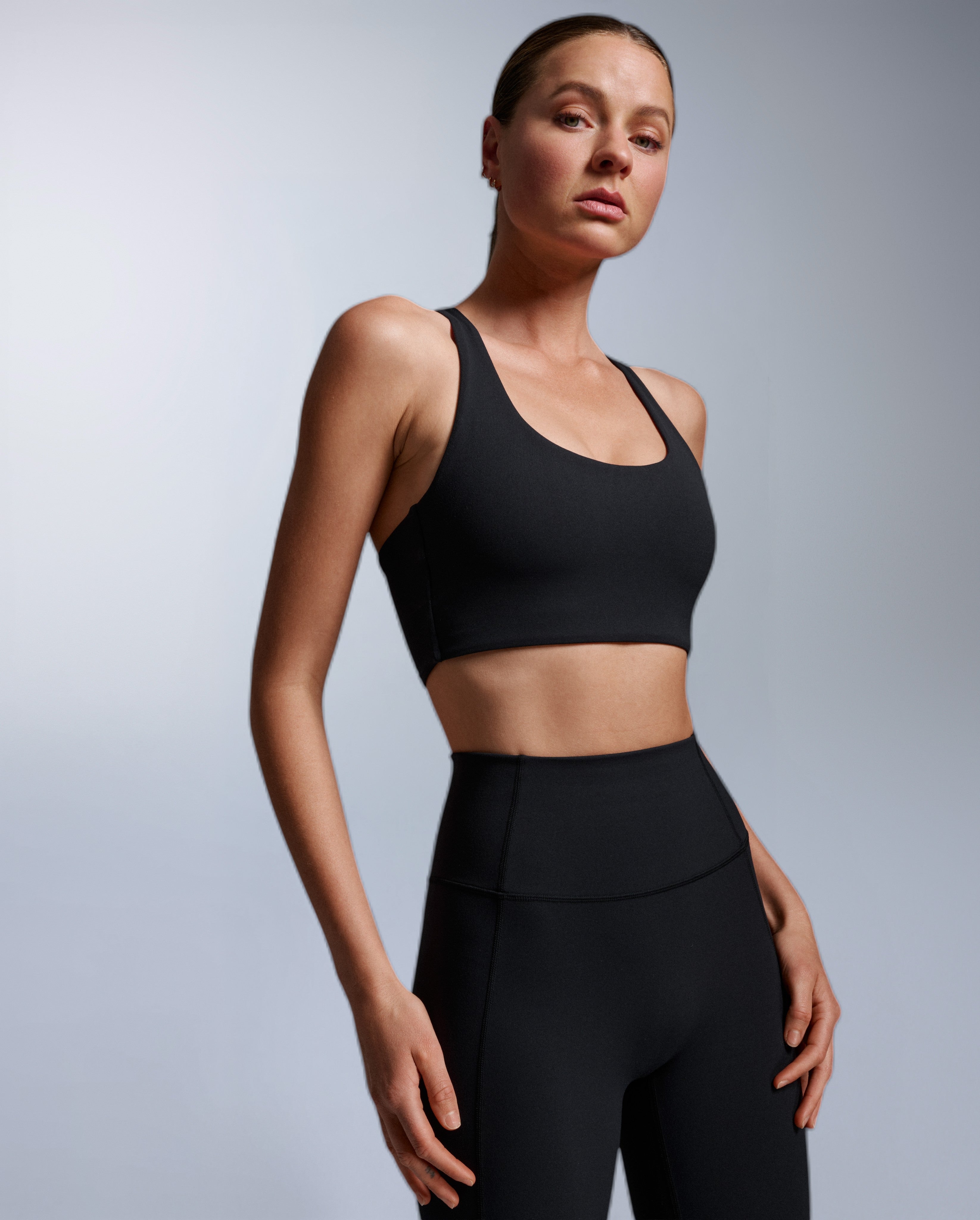 2xu-fluid-twist-back-bra-reggiseno-sportivo-nero-basso-impatto image 6