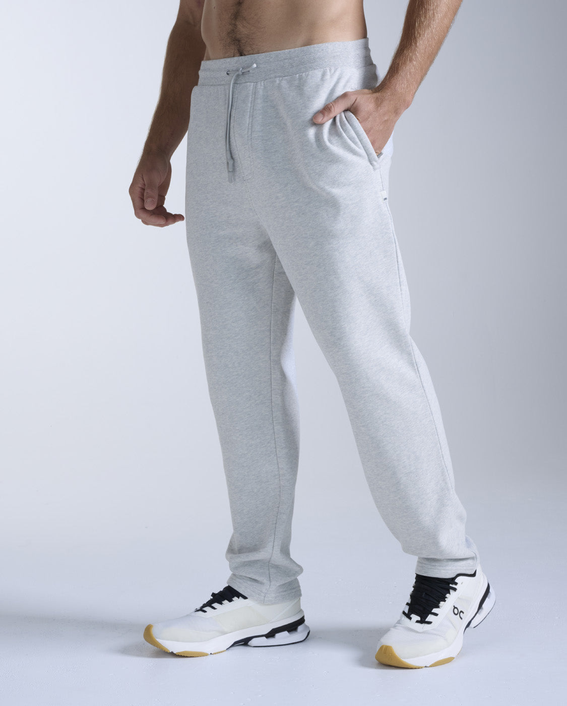 2xu-ez-straight-leg-organic-cotton-trackpants-grigio-pantaloni-tuta-uomo image 1