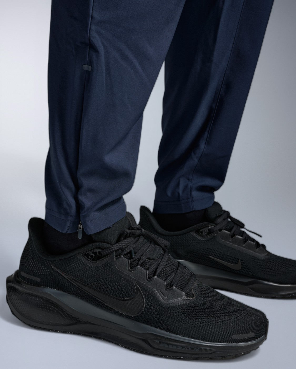 2xu-aero-woven-jogger-uomo-pantaloni-running-leggeri-slim image 7