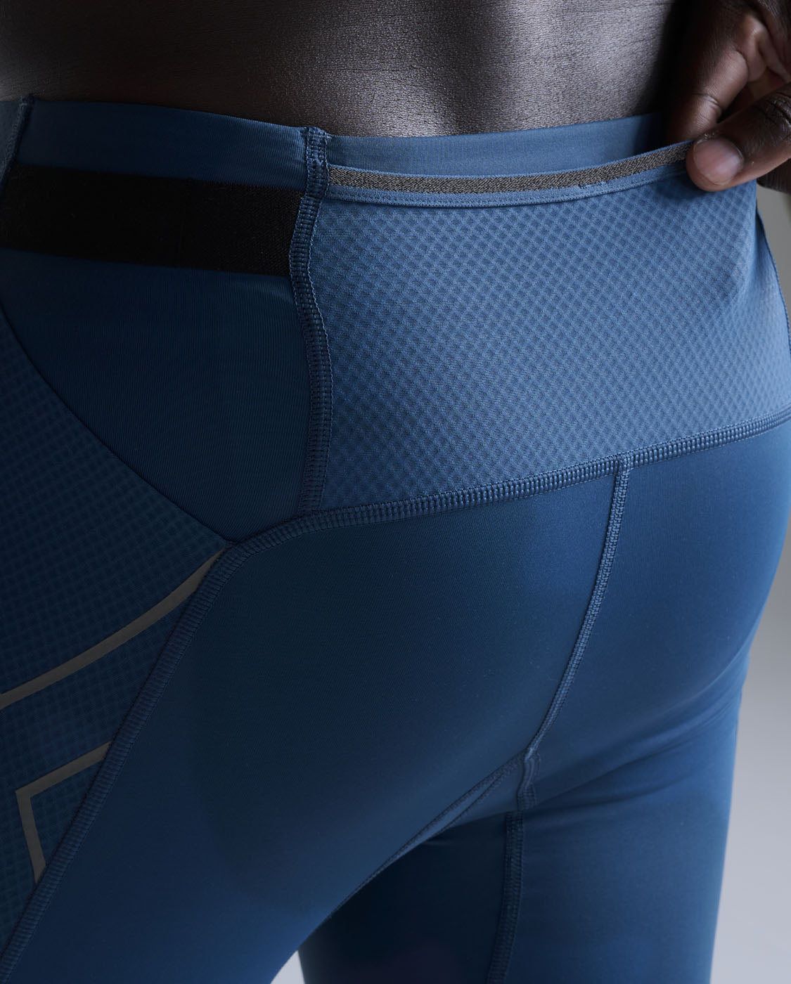2xu-aero-mesh-compression-shorts-shorts-compressivi-con-tasche image 6