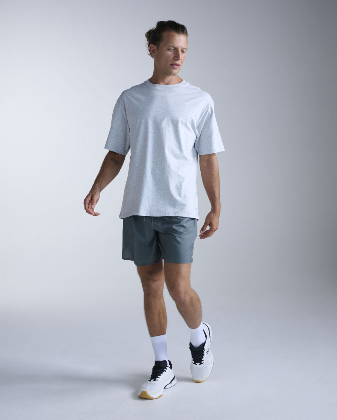 2xu-ez-oversized-organic-cotton-tee-t-shirt-unisex-grigio image 5
