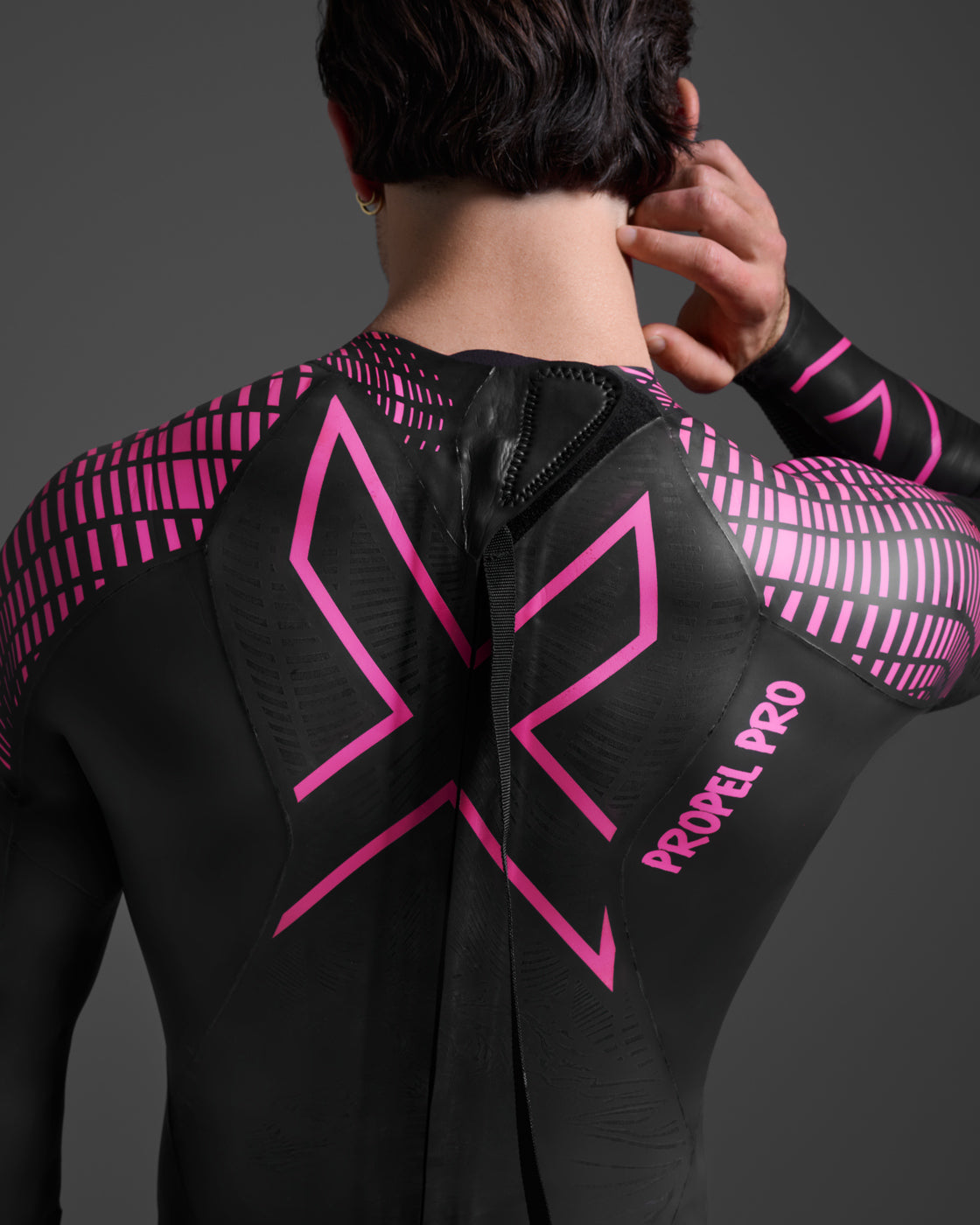 2xu-propel-pro-wetsuit-muta-triathlon-nuoto-nero-rosa image 5